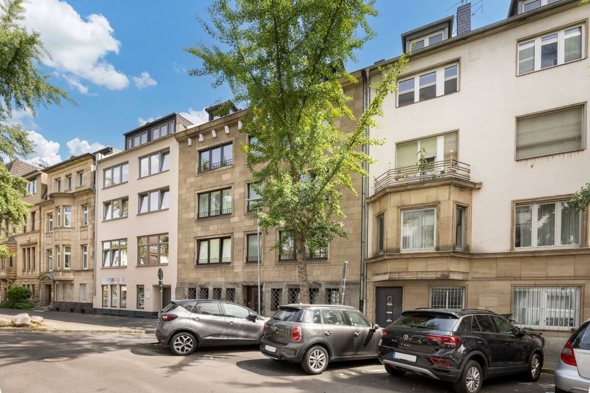 Lichtdurchflutete 3-Zimmer-Wohnung in begehrter Lage von Düsseldorf-Pempelfort – 40211 Düsseldorf – Bild 1 von 9