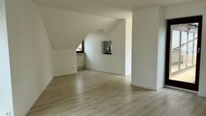 Schöne 3-Zimmer DG Wohnung mit modernisierter Küche und Balkon – 91056 Erlangen – Vorschaubild 4