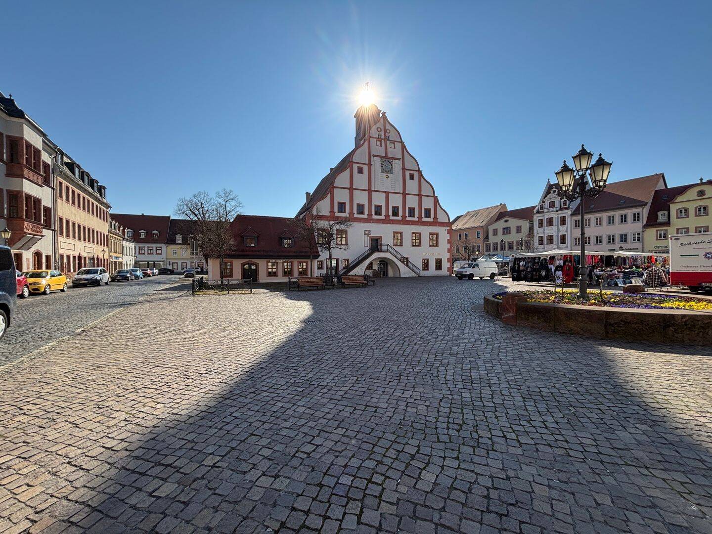 * MFH in Grimma * top Lage * gut vermietet * ruhige Seitenstraße * PKW-Stellplätze * – Grimma – Bild 1 von 9