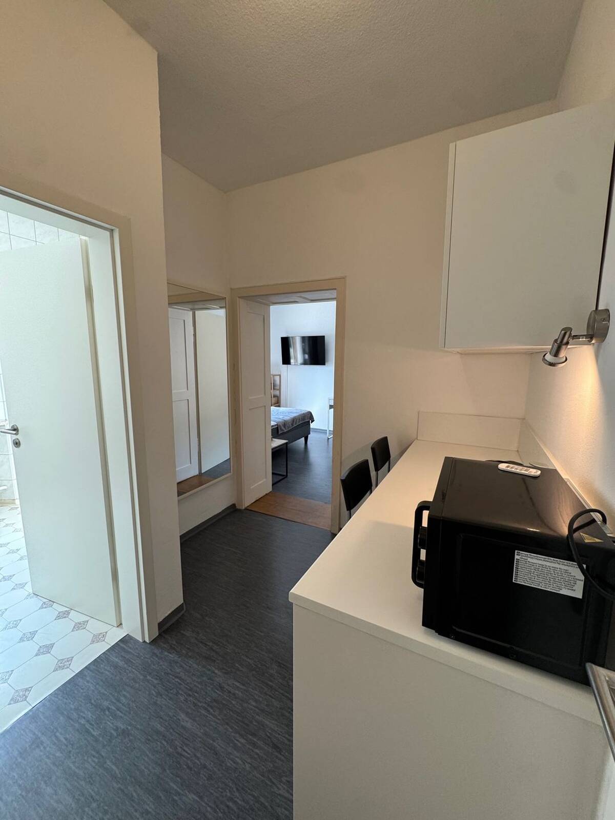 1-Zi.Wohnung 30 m² | möbliert | 850€ | zentral + nahe Uni BT ab 15.09. – 95444 Bayreuth – Bild 1 von 8