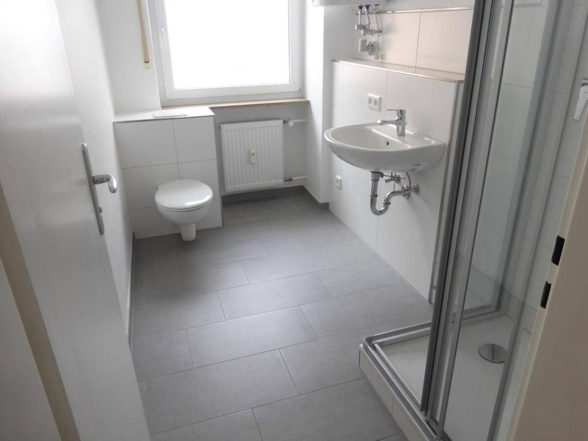 ERSTBEZUG NACH KOMPLETTSANIERUNG! Helle, heimelige 1 ZW (Hochparterre) mit separater Küche nördlich des Wöhrder Sees. – 90489 Nürnberg – Bild 1 von 9
