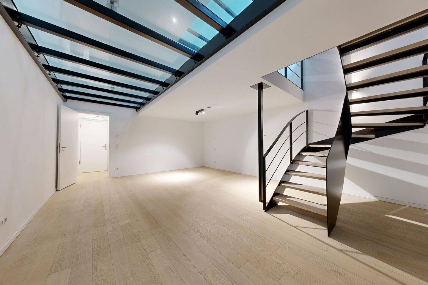 Für Individualisten: Stilvolle Split-Level-Wohnung über 3 Etagen mit Terrasse und Wow-Effekt – München – Vorschaubild 9