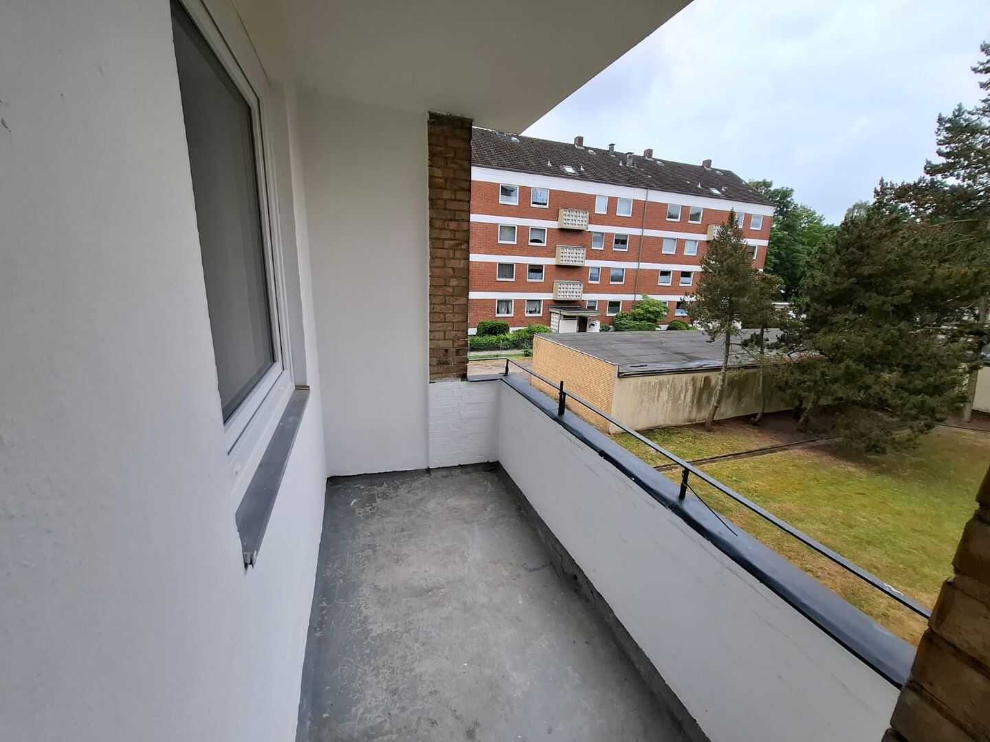 Einziehen und wohlfühlen - modernisierte 2-Zimmerwohnung mit Balkon zur Miete - Wentzel Dr – Lübeck – Vorschaubild 3