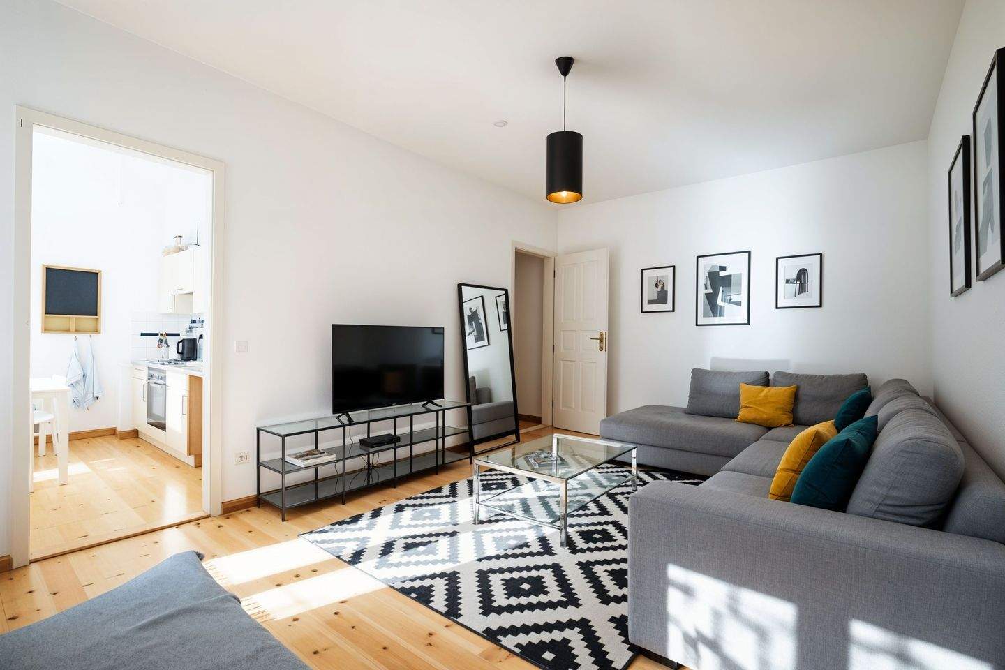Kapitalanlage mit urbanem Flair in Friedrichshain - Komfort im historischen Ambiente – Berlin – Bild 1 von 9