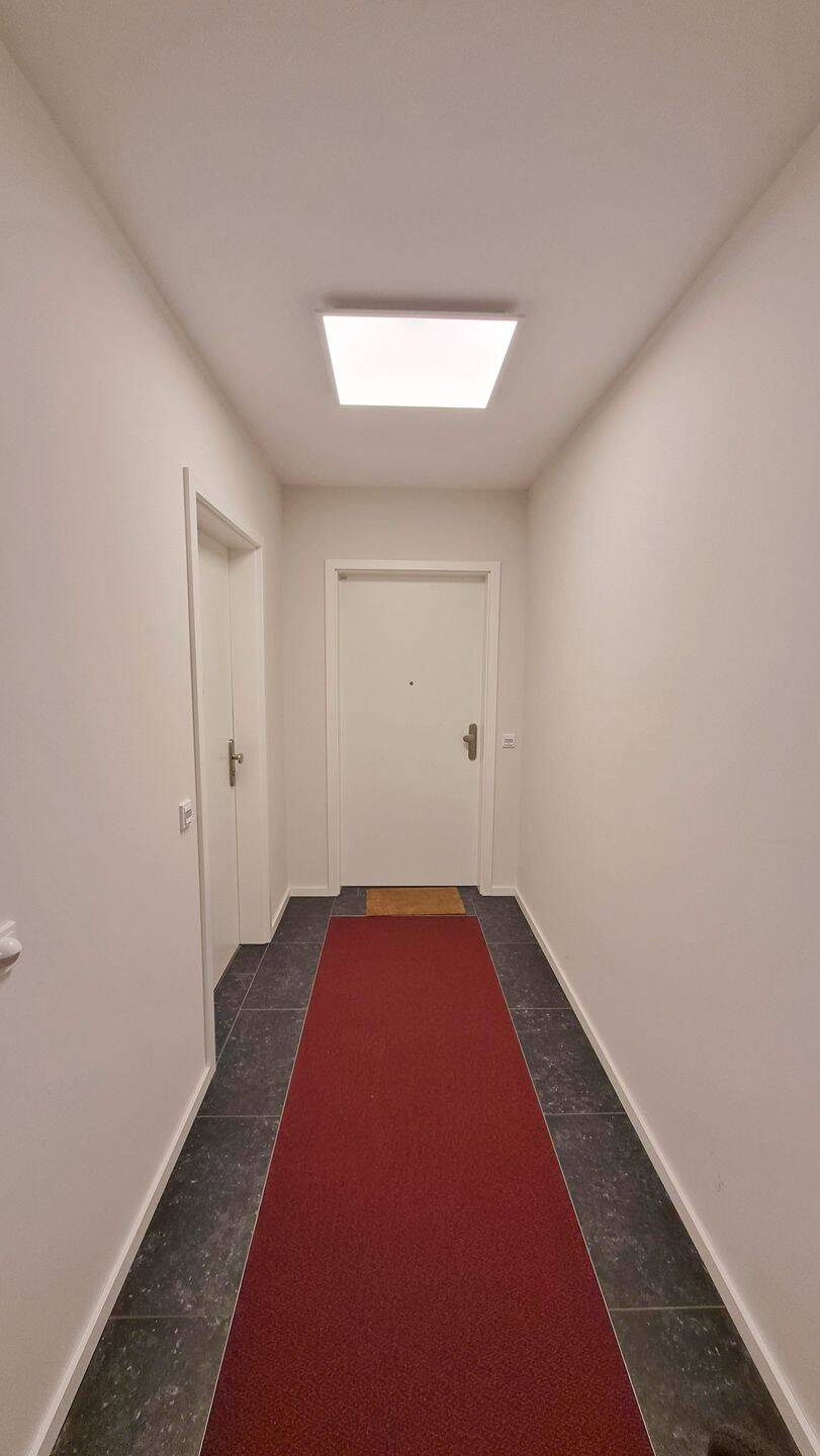 Schöne helle 2-Zimmerwohnung mit Balkon – Berlin – Vorschaubild 4