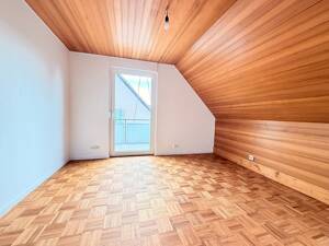 Charmante 3,5 Zimmer DG Wohnung mit ausgebauter Bühne in Bad Cannstatt – 70374 Stuttgart – Vorschaubild 2