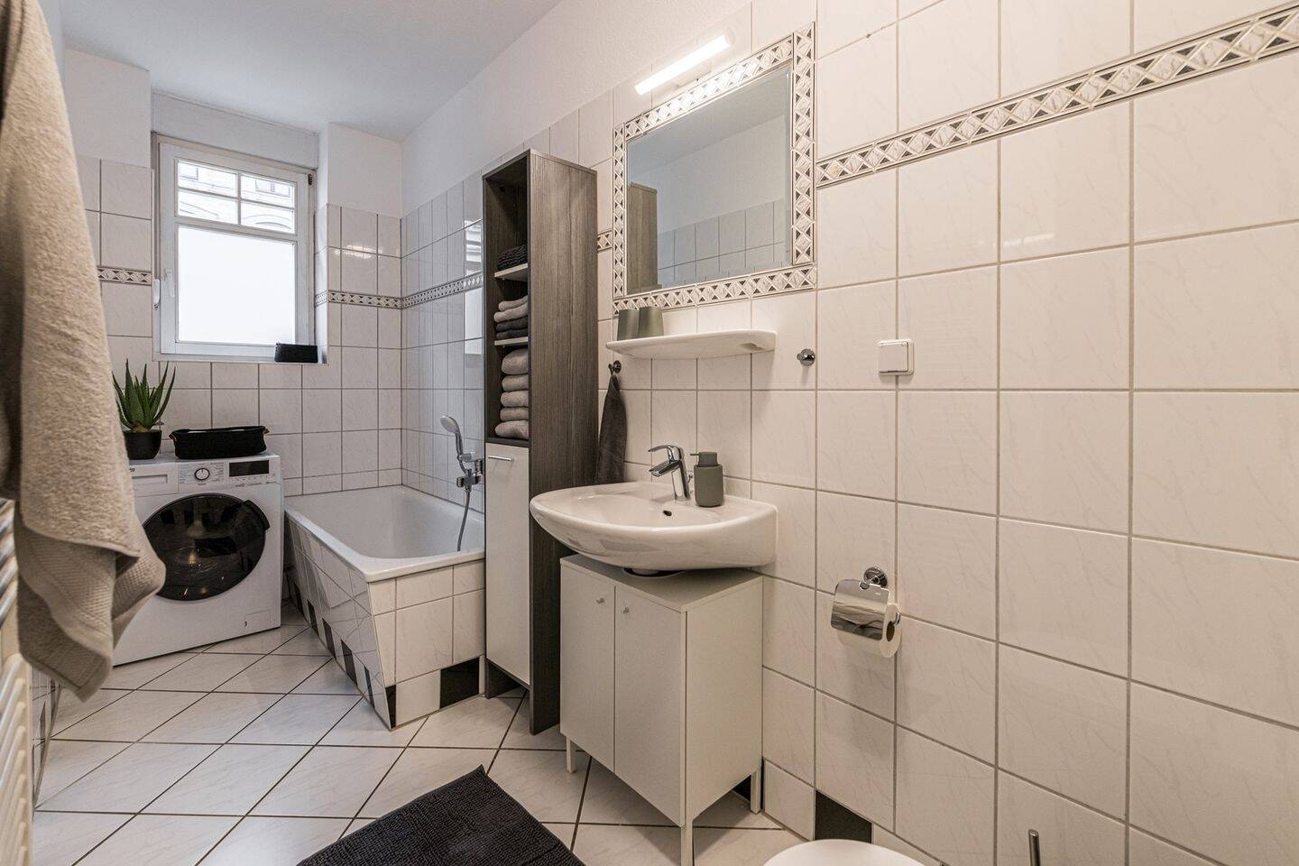 Modernes Apartment mit 2 großen Schlafzimmern und separatem Wohnzimmer – Magdeburg – Vorschaubild 5