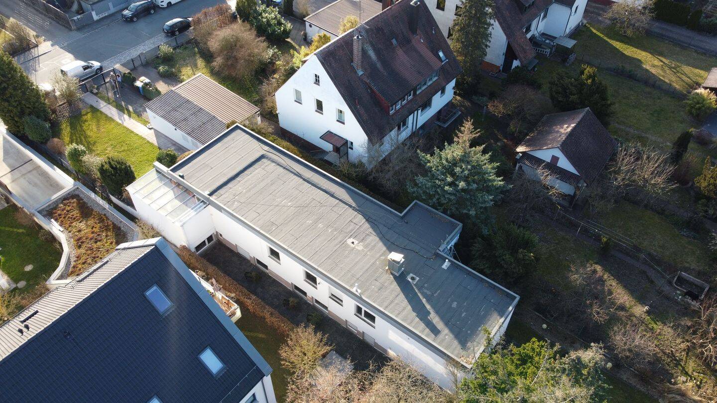 Wohnen auf einer Ebene: Großzügiger 7-Zimmer-Bungalow mit Gartenidylle in begehrter Lage Nürnberg-Eibach – Nürnberg – Vorschaubild 3