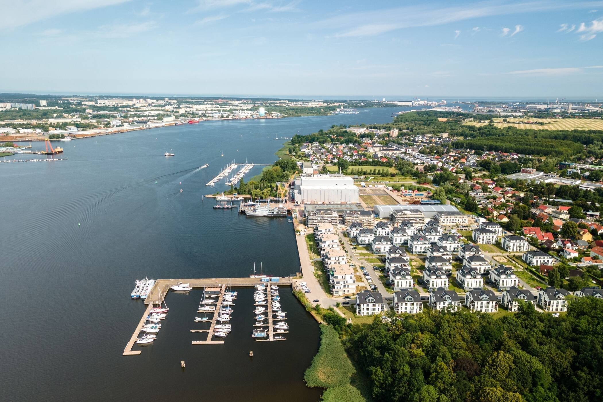 Wohnung mit seitlichem Blick über die Warnow auf die Hansestadt Rostock – Rostock – Vorschaubild 2