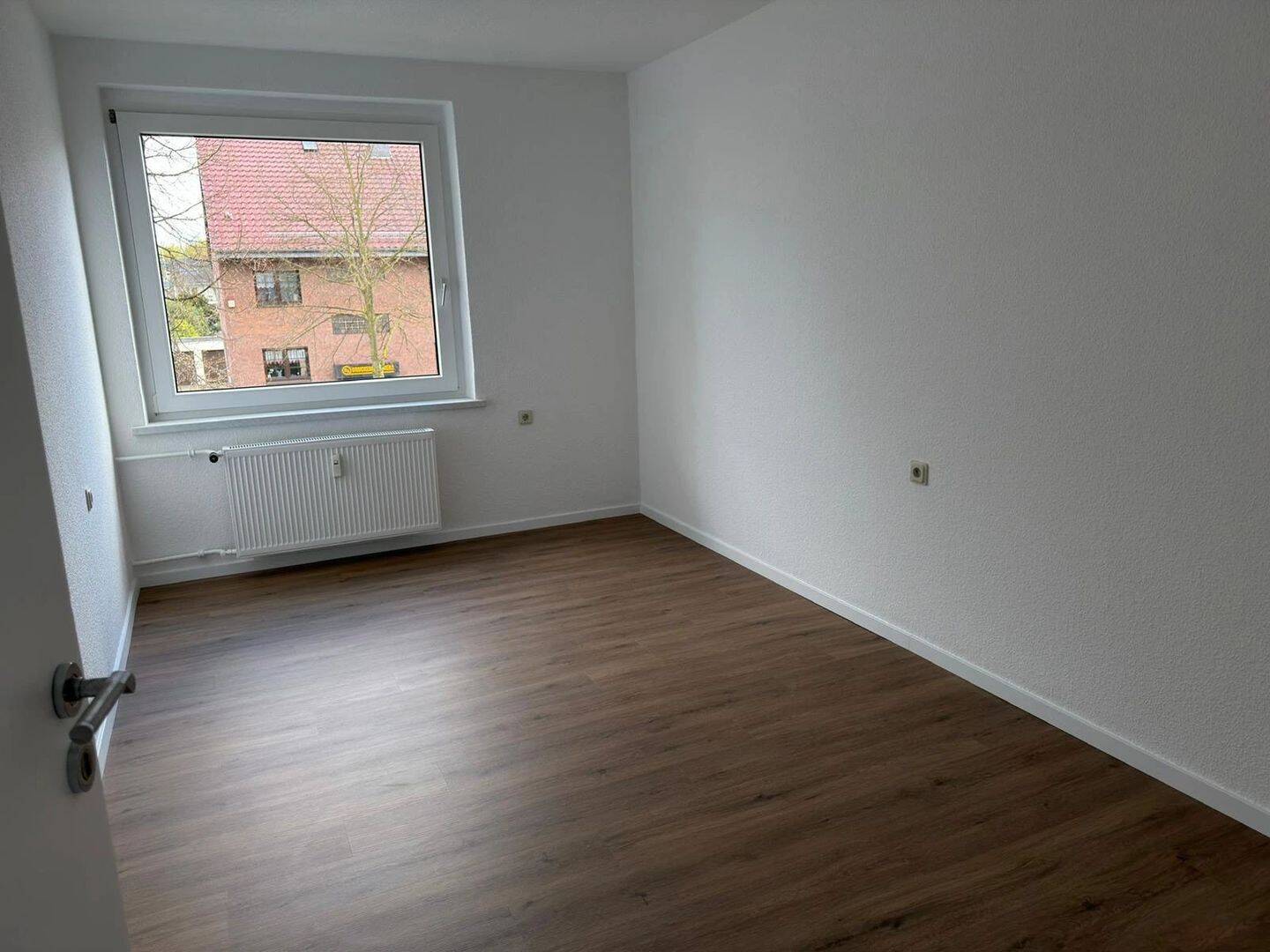 UMFANGREICH RENOVIERT! _ 3-RAUM-WOHNUNG MIT WANNENBAD, GÄSTE-WC UND BALKON IM DUISBURGER-SÜDEN! – Duisburg – Vorschaubild 6