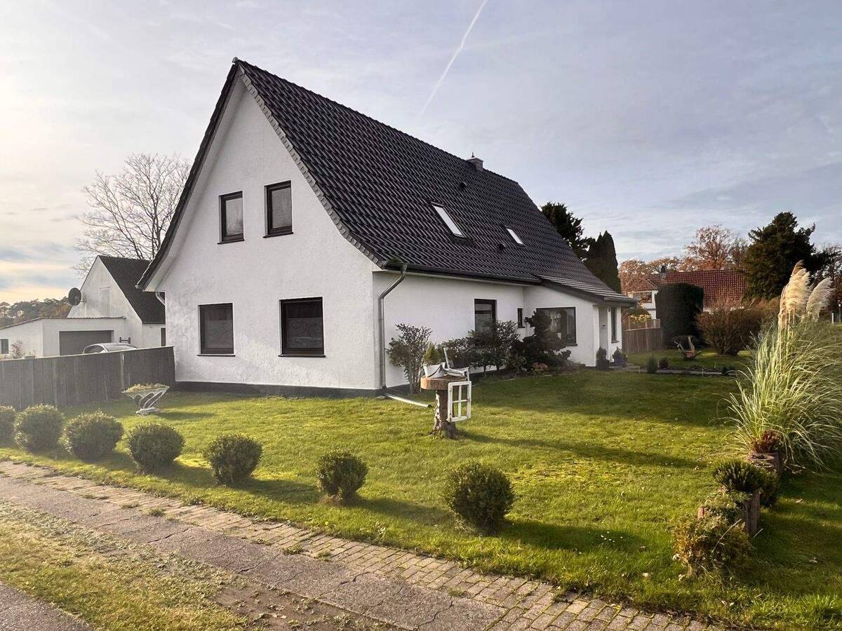Großzügiges sehr gepflegtes Wohnhaus mit Einliegerwohnung – 27628 Hagen im Bremischen – Bild 1 von 4