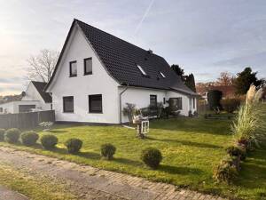 Großzügiges sehr gepflegtes Wohnhaus mit Einliegerwohnung