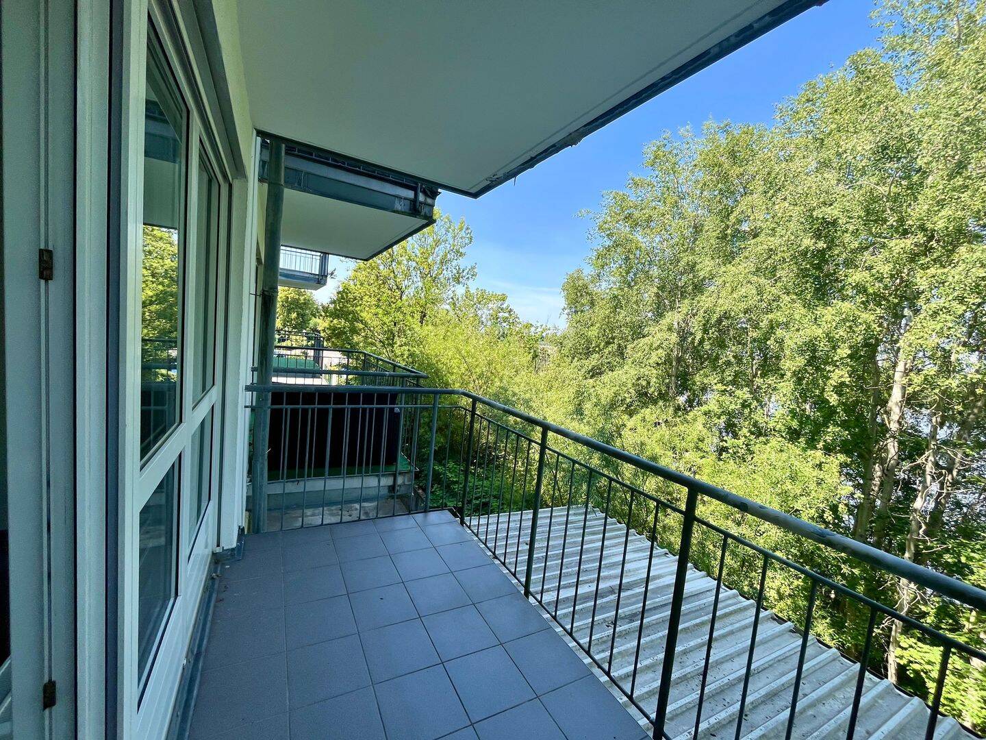 Schöne Wohnung mit modernem Bad und Balkon – Chemnitz – Vorschaubild 2