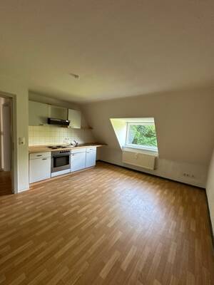 Kleine Dachgeschoss-Perle in ruhiger, grüner Lage in Kiel-Wik - courtagefrei