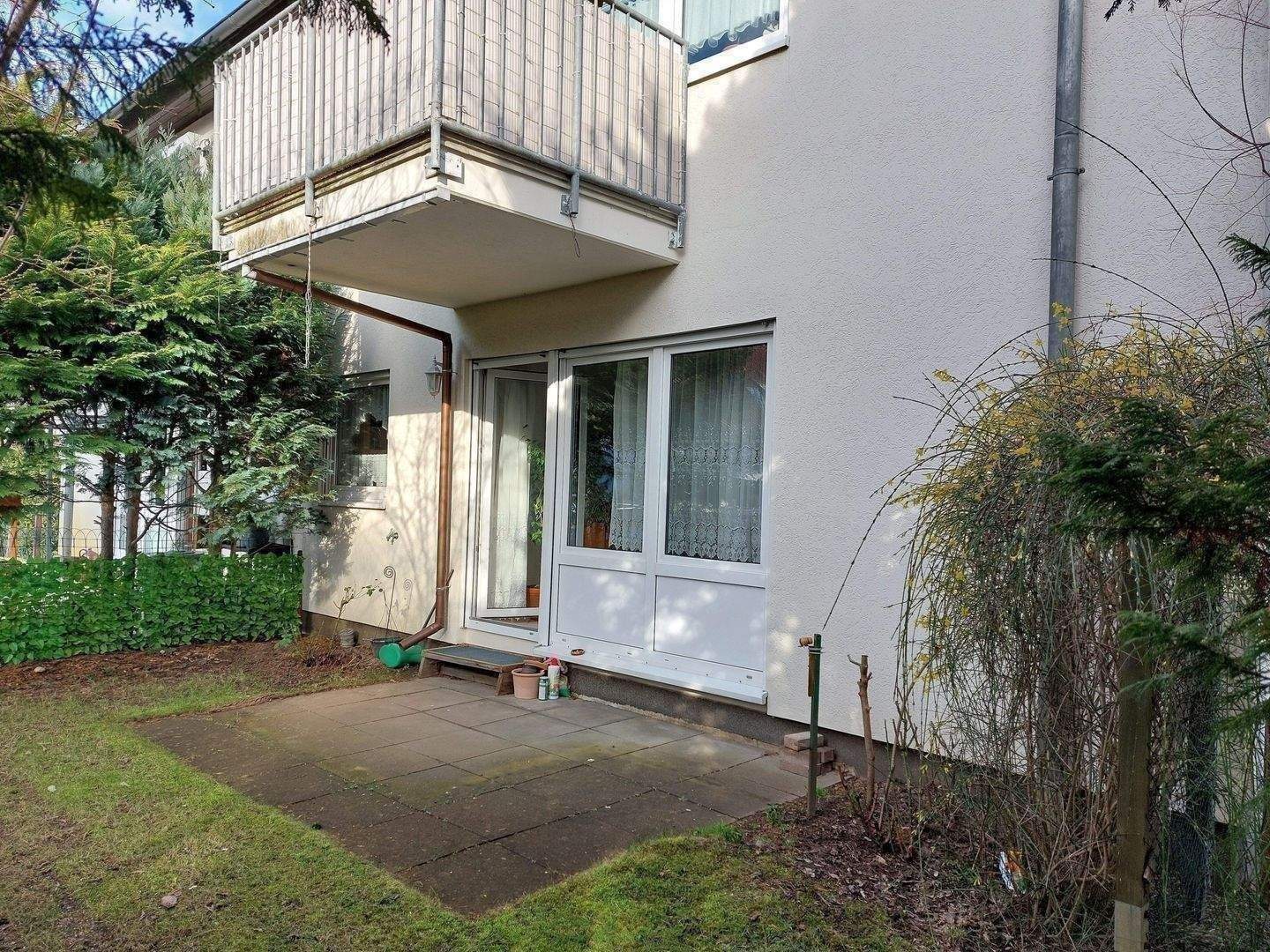 Provisionsfreie 3 Zimmer, Küche, großes Bad, Abstellraum, Terrasse, eingezäunter Garten, Keller, Waschkeller, eigene separate Tiefgarage ! – Berlin – Vorschaubild 5