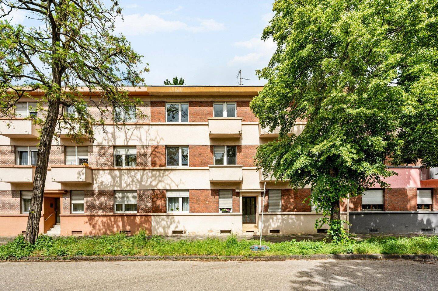 Gepflegtes Mehrfamilienhaus mit Ausbaupotential in Mannheim – Mannheim – Vorschaubild 2