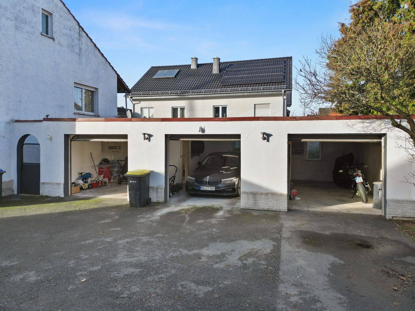 Gepflegtes Einfamilienhaus mit Terrasse, Balkon und Garage in Bad Lippspringe – Bad Lippspringe – Vorschaubild 2