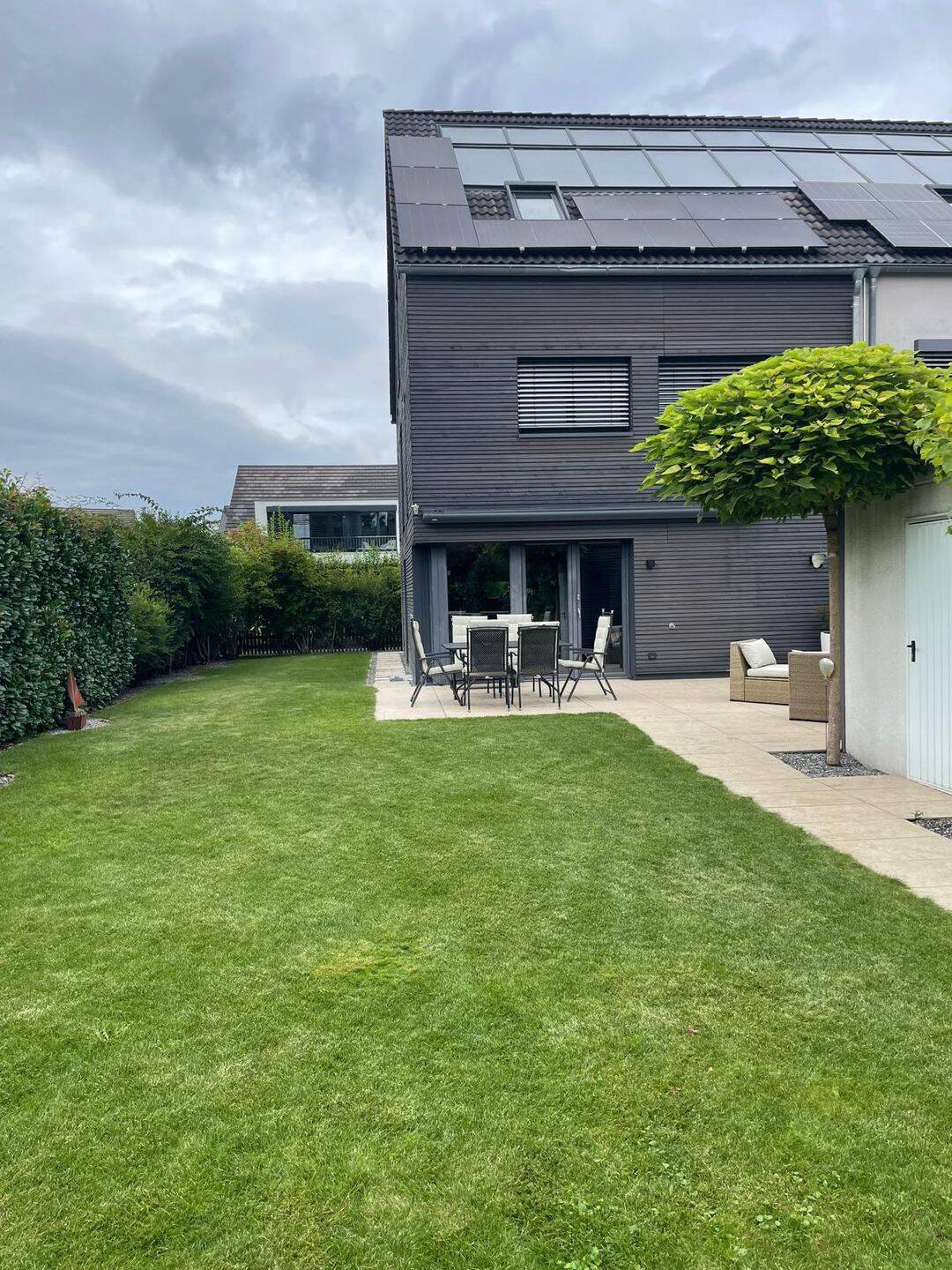 Exklusives Reiheneckhaus (200 m²) mit PV, Wärmepumpe, großem Garten & Garage – München Fasanerie