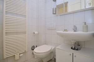 Geschmackvoll möblierte 2-Zimmer Wohnung mit Terrasse in Wiesbaden Westend – 65195 Wiesbaden – Vorschaubild 4