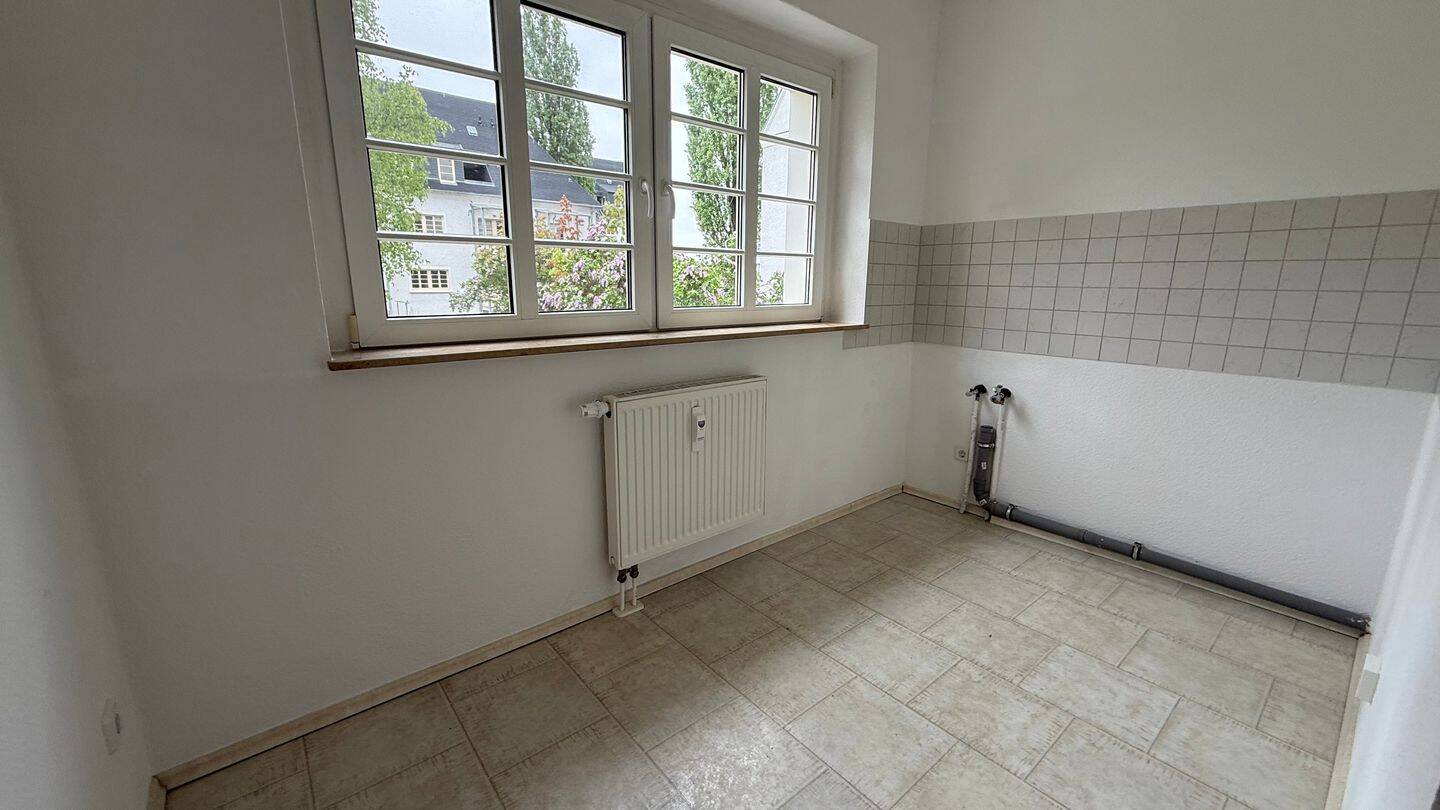 ! Bad mit Dusche + Balkon am Wohnzi. + Stellplatz ! – Chemnitz – Vorschaubild 7