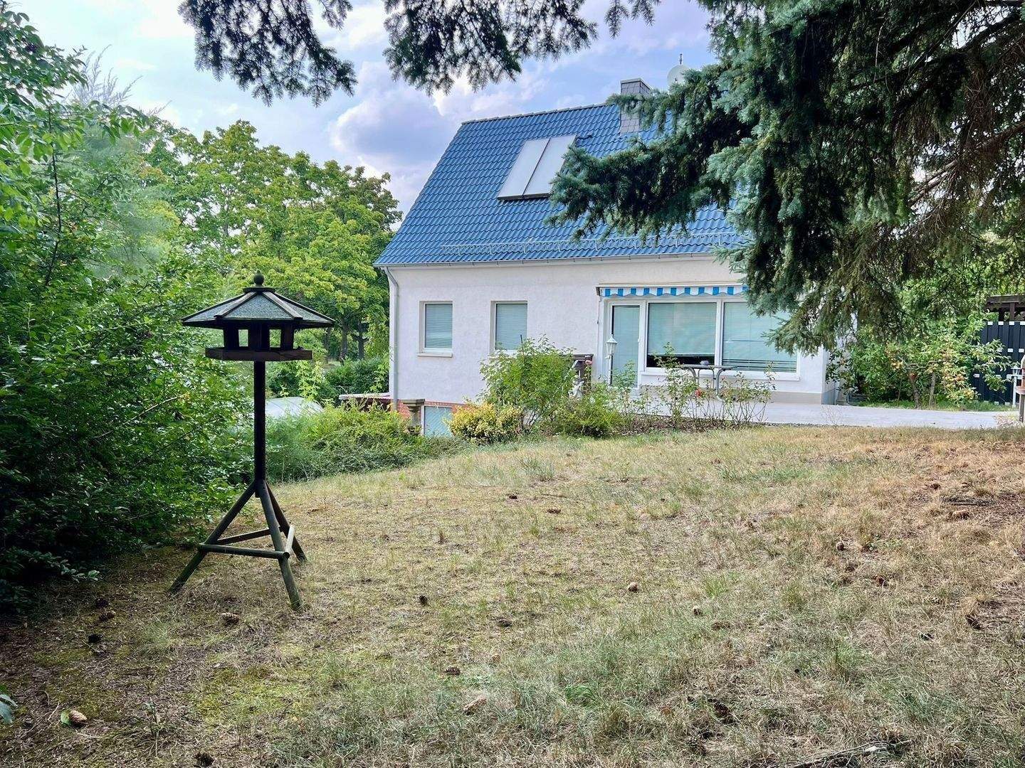 Einfamilienhaus mit großem Grundstück, Garten, Pool, Sauna & Garage