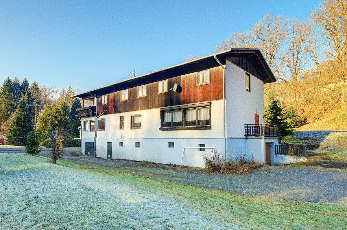 Geräumiges Landhaus in herrlicher Naturlage von Birken-Honigsessen im schönen "Mühlenthal" – Birken-Honigsessen – Bild 1 von 9