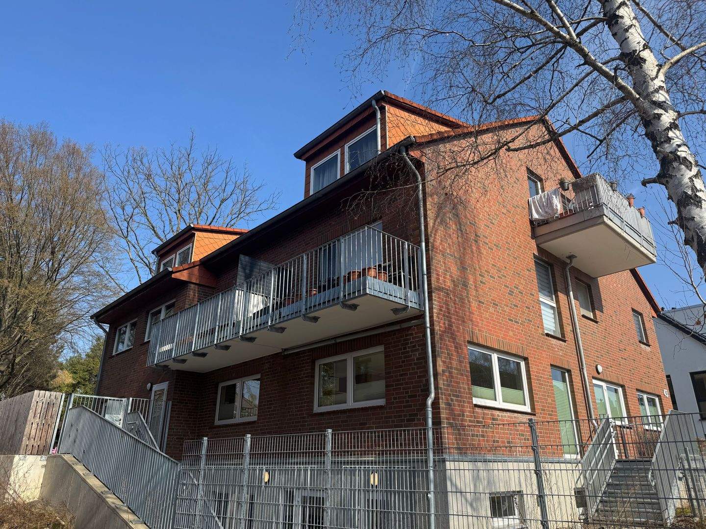 Schönes Mehrfamilienhaus mit städtischer Kindertagesstätte und vier Wohnungen in Hannover -Wettbergen – Hannover – Vorschaubild 2