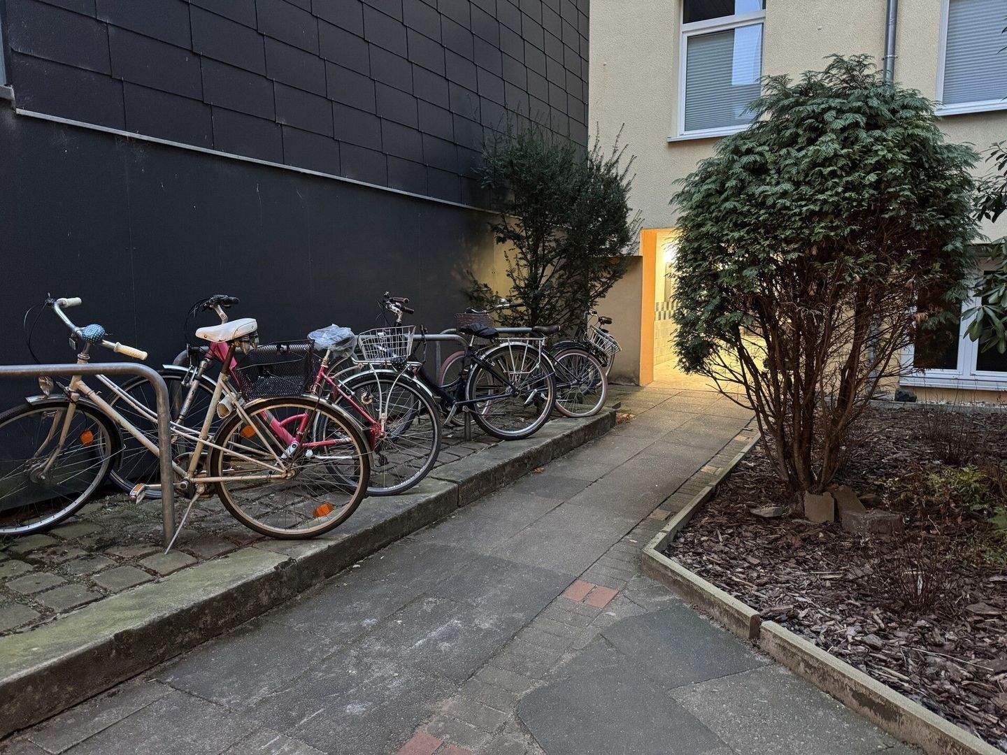 Ihr neues IMMOBILIEN QUARTIER: Schöne 3-Zimmer Wohnung mit Ausbaupotenzial in der Südstadt – Hannover – Vorschaubild 5