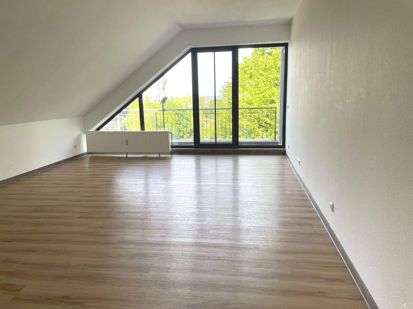 SB. Moderne große 3 ZKB DG-Wohnung am Triller – Saarbrücken – Vorschaubild 2