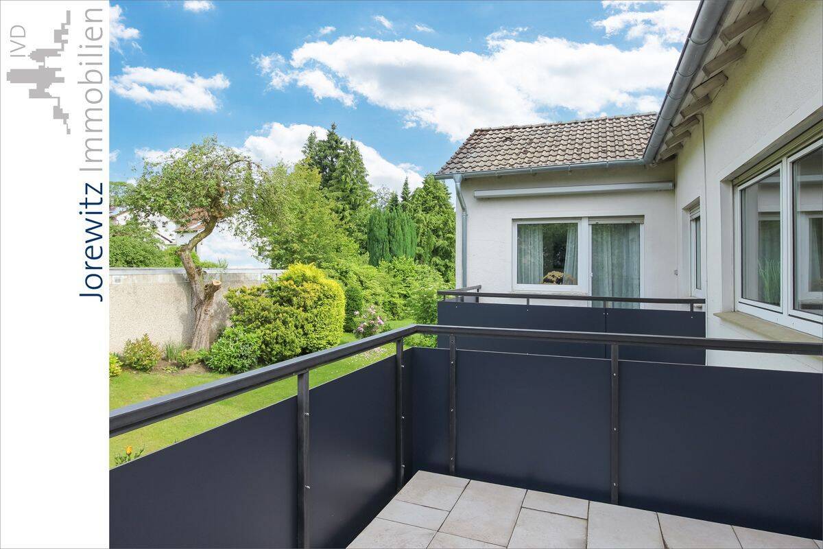 Bielefeld-Sieker: Frisch renovierte 3 Zimmer-Wohnung mit Balkon und Einzelgarage – Bielefeld – Vorschaubild 4