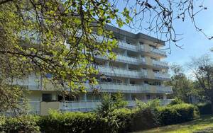 Über den Dächern von München-Solln: Gut vermietetes Appartement in frisch renovierter Wohnanlage mit schönem Südbalkon