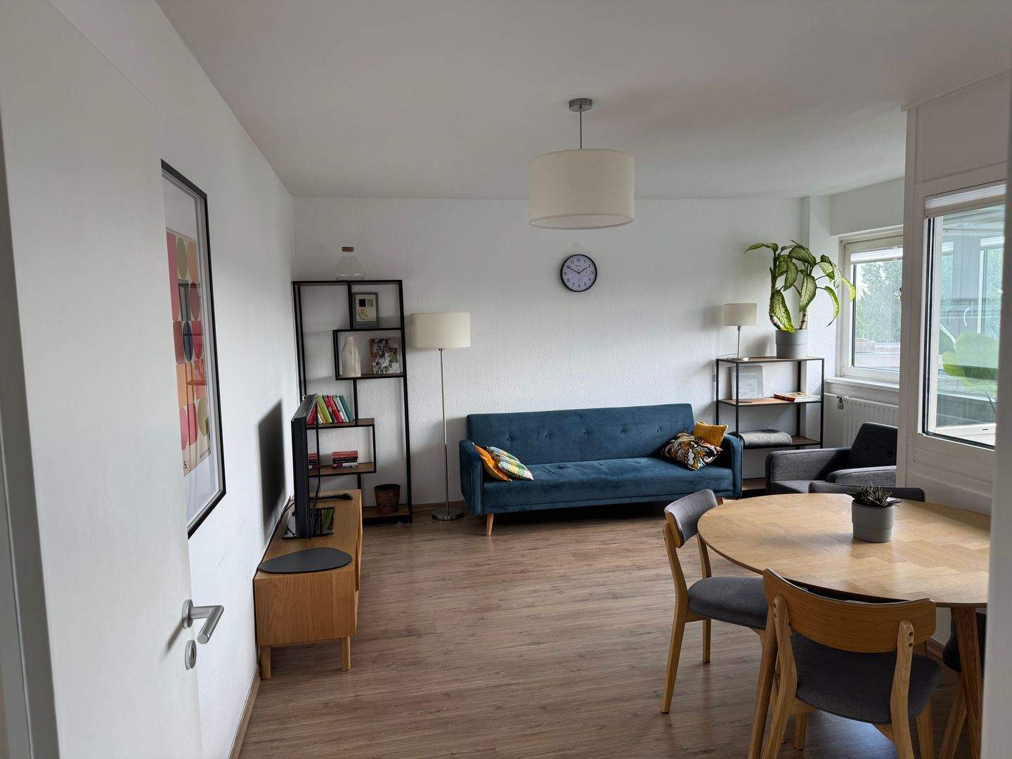 Sehr helle 2-Zimmer Wohnung mit Balkon neben Berliner Galerie – Berlin – Vorschaubild 2