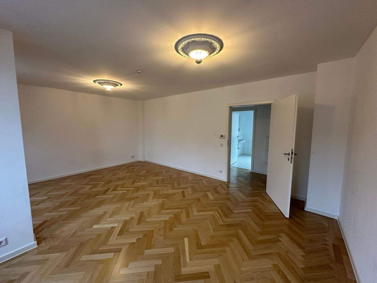 N-Gostenhof ~ kernsanierte 2-Zi-Jugenstiletage ~ nur als Kapitalanlage ~ Einbauküche ~ Tageslichtbad – Nürnberg – Bild 1 von 9