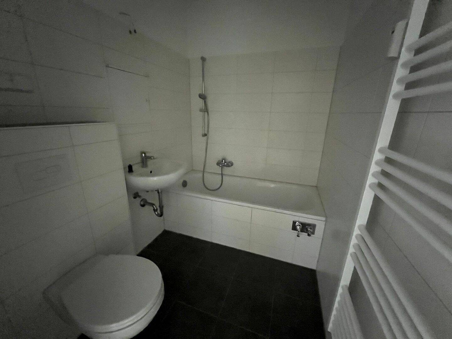 Ruhige Etagenwohnung mit Balkon, ideal für Familien und kurze Wege zu Schulen – Chemnitz – Vorschaubild 8