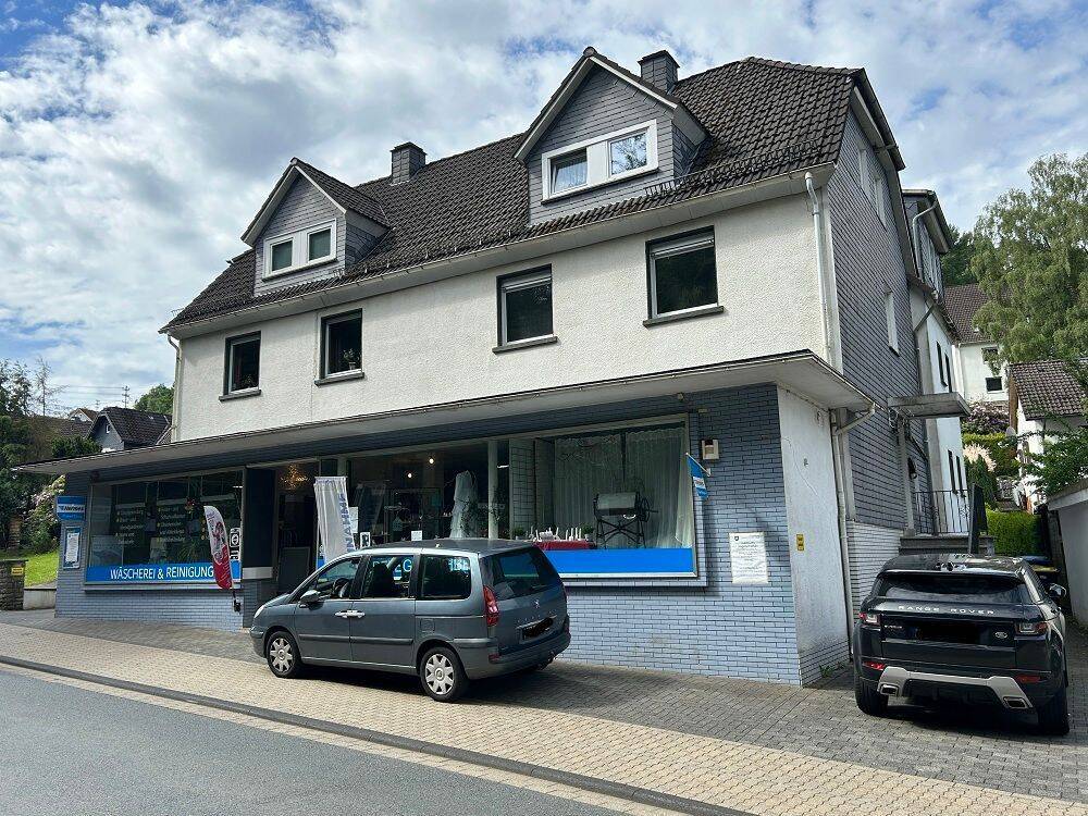 VR-IMMO: Siegen-Eiserfeld, zwei modernisierte Doppelhaushälften, ein Ladenlokal und ein Lager! – Siegen – Vorschaubild 3