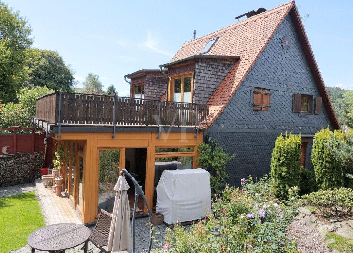 Ein echtes Highlight in Schmitten! Liebevoll saniertes Einfamilienhaus im Landhausstil mit Garage – Schmitten – Bild 1 von 9