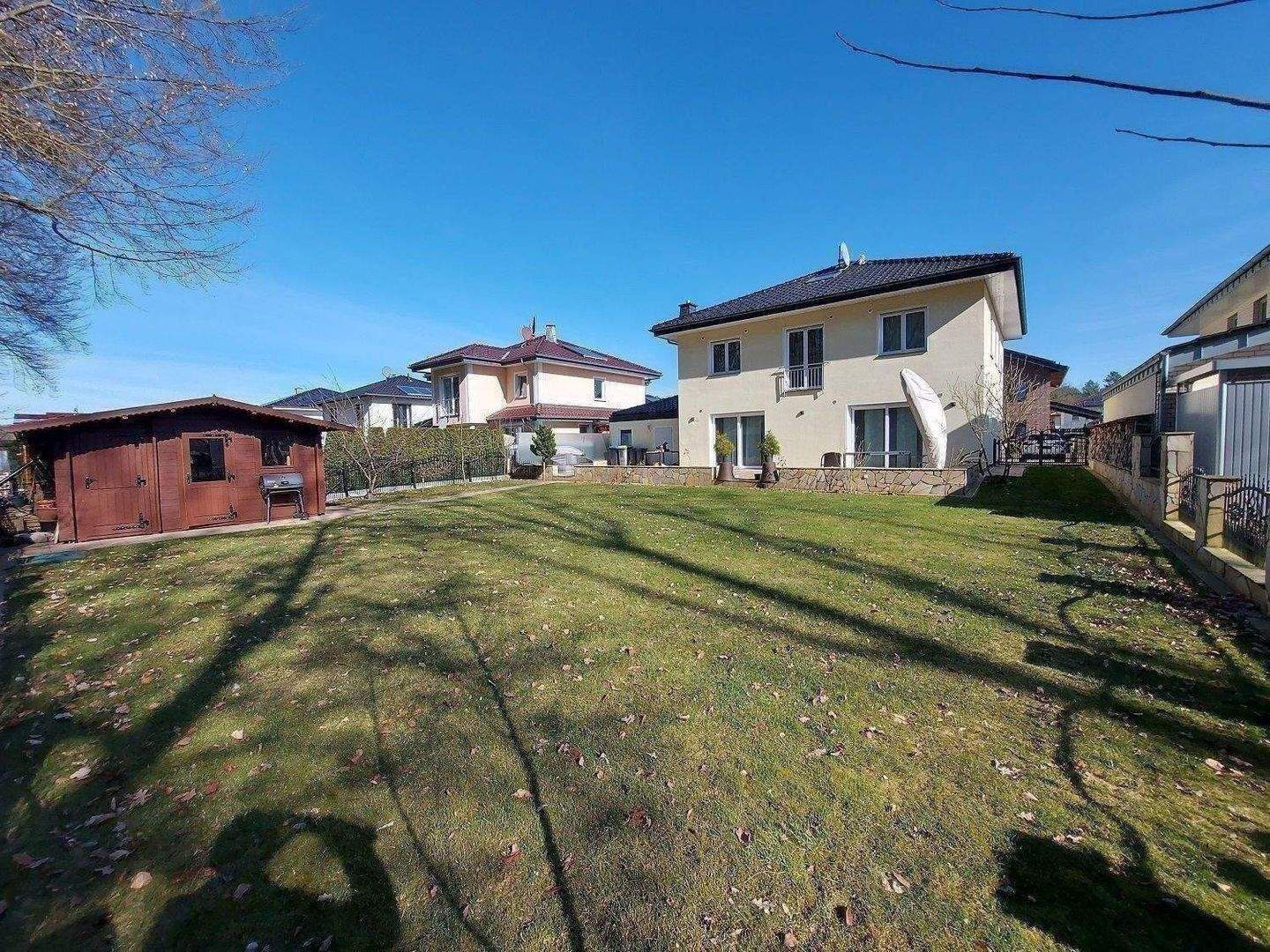Luxuriöse Stadtvilla in exklusiver Lage! Wohnen mit Stil und Waldblick, Kamin, Erdwärmepumpe und großer Garage ! – Paderborn – Vorschaubild 3