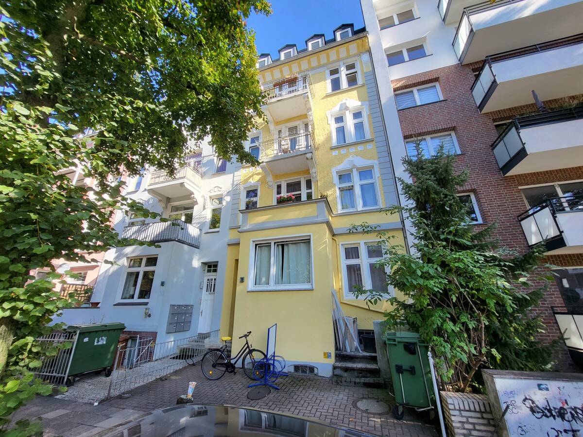 Nähe Bahnhof: Modernisierte 3,5-Zimmer-Altbau-Wohnung in Lübeck-St. Lorenz Nord, Steinrader Weg