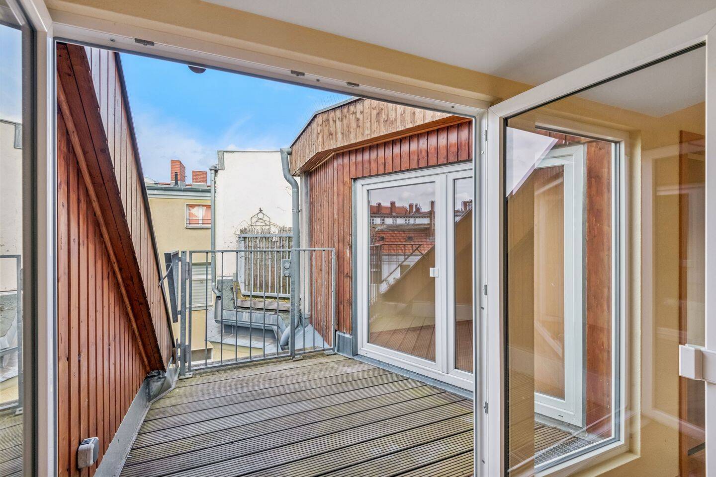 Helle Dachgeschosswohnung mit Dachterrasse in Spandauer Kiezlage – Berlin – Vorschaubild 5