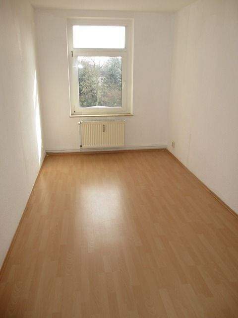 Gemütliche 4-Raum Wohnung mit nagelneuem Vinylfußboden und Einbauküche. – Magdeburg – Vorschaubild 5