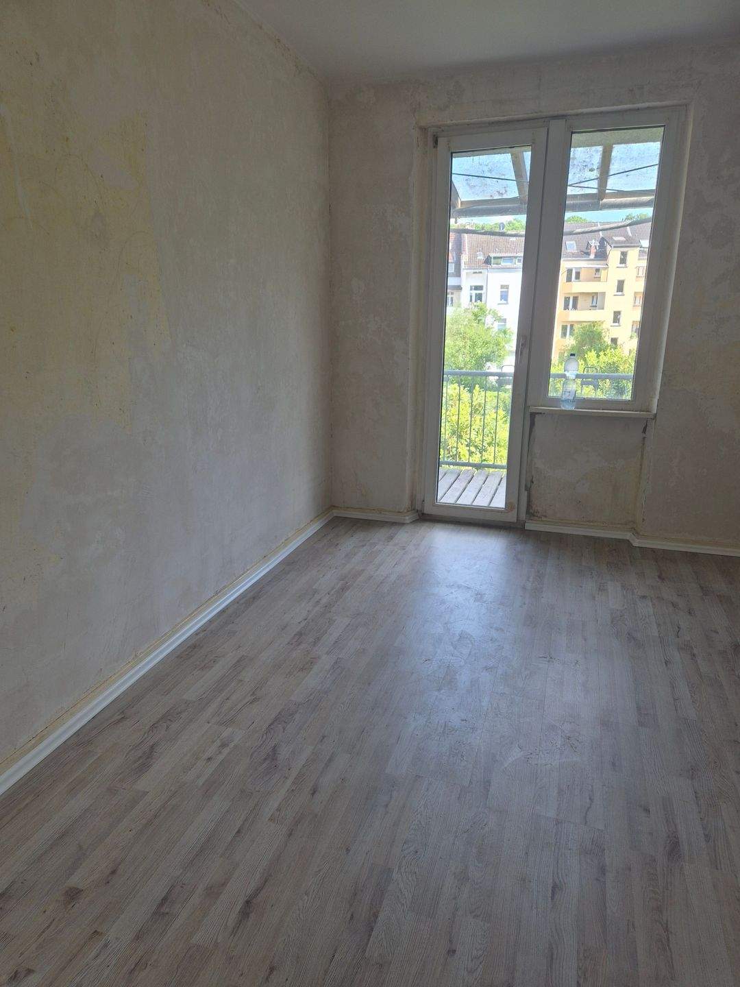 1 Grundmiete frei – helle 2-Zimmer-Wohnung in Düsseldorf-Rath mit Balkon – Düsseldorf – Vorschaubild 3