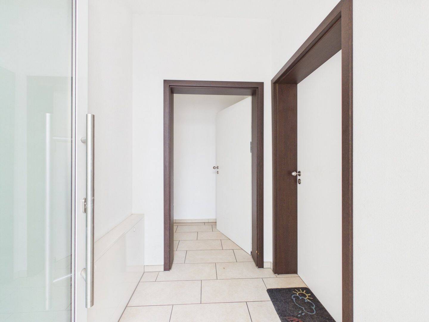 Komfortabel wohnen im Atriumhaus - barrierefreie Seniorenwohnung mit Aufzug und Balkon – Holzwickede – Vorschaubild 2