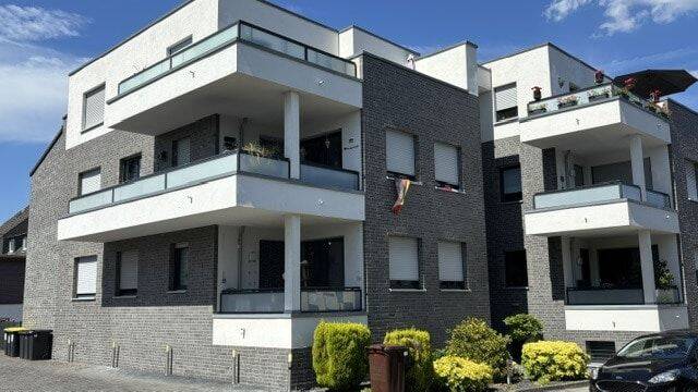 Hochwertiges, barrierefreies Mehrfamilienhaus mit großen Terrassen, Penthouse Wohnungen und Garagen!