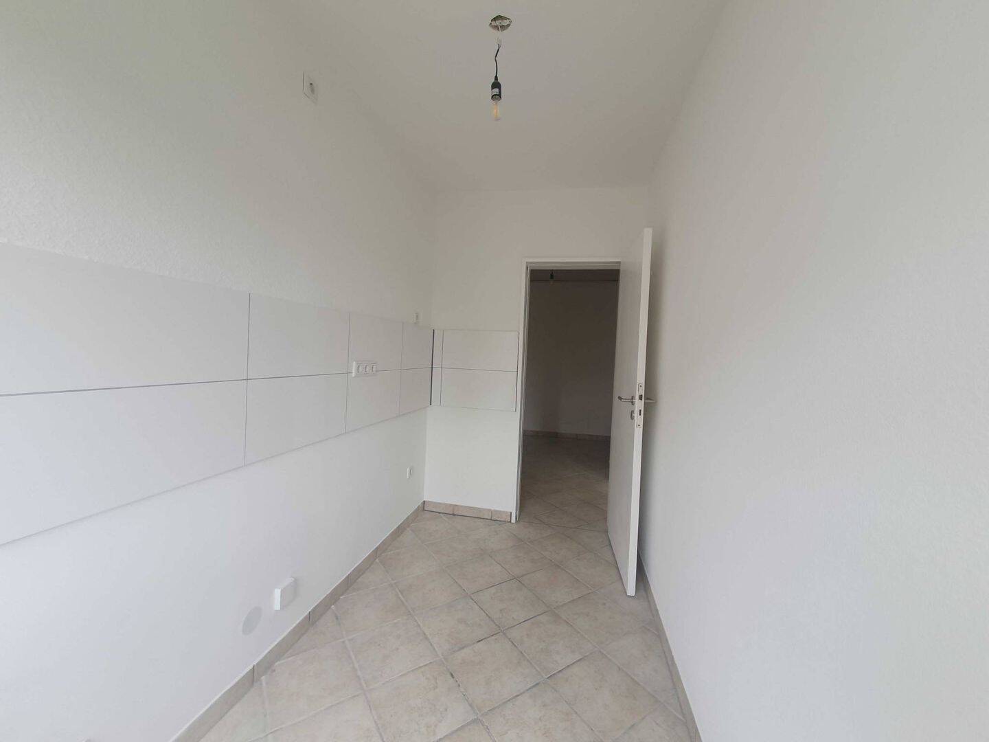 Sanierte 2-Zimmer-Wohnung mit Balkon und viel Platz zur freien Entfaltung – Leverkusen – Vorschaubild 6