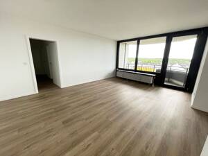 Renovierte 3-Zimmer-Wohnung: moderne Ausstattung, Balkon, neues Wannenbad, separate Küche, sep. WC – 51145 Köln – Vorschaubild 3