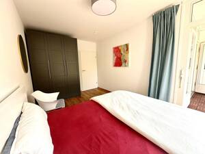 Zentrale & kernsanierte 3-Zimmer-Wohnung mit Loggia und Blick ins Grüne (befristet) – 10787 Berlin – Vorschaubild 4