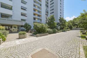 2-Zimmer Wohnung mit Hallenbad und Gemeinschaftsdachterrasse