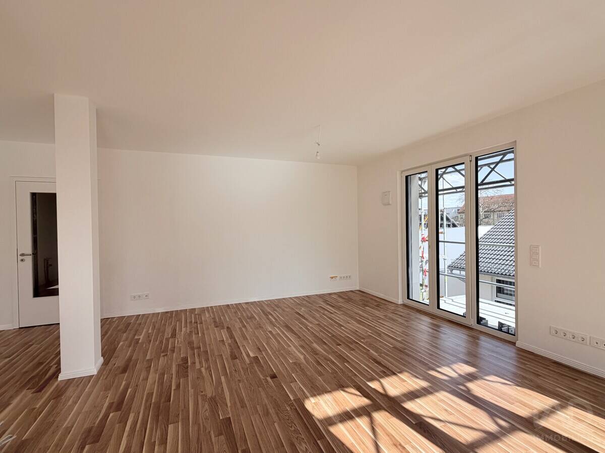 Bezugsfertig ab Juli - Moderne Maisonette-Wohnung mit 6 Zimmern, Garten und Terrasse - KFW 40! – Berlin – Vorschaubild 8