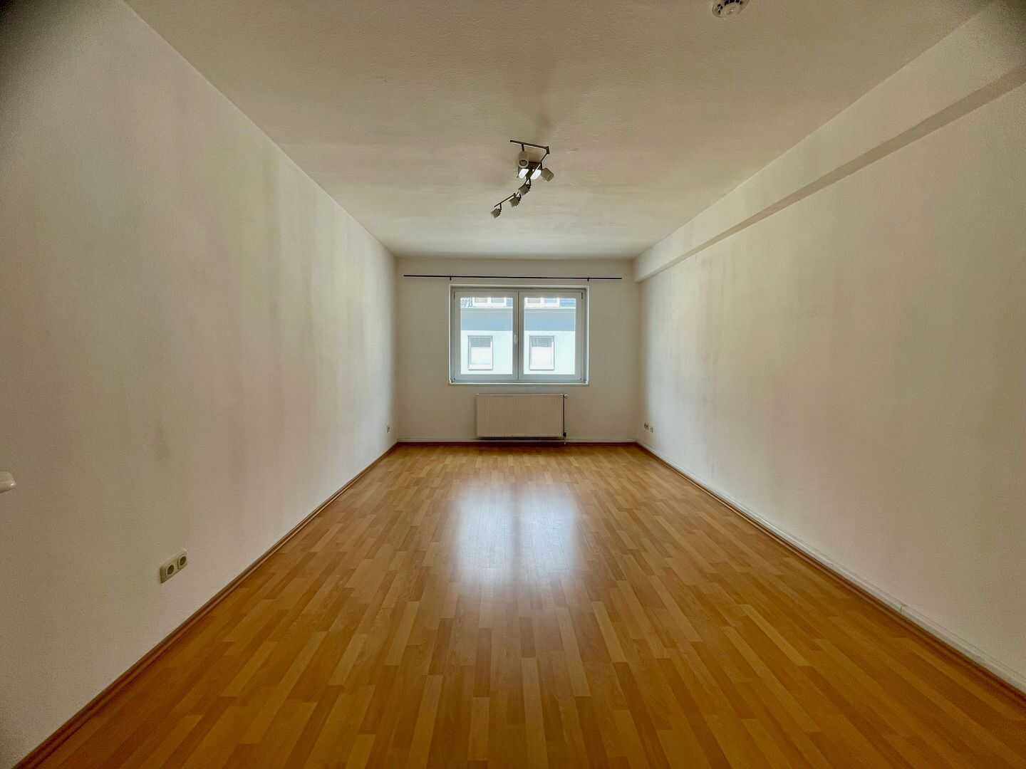 Charmante 2-Zimmer-Eigentumswohnung mit Balkon in begehrter Lage von Düsseldorf-Pempelfort – ideale Kapitalanlage oder Eigenheim mit Potenzial – Düsseldorf – Vorschaubild 4