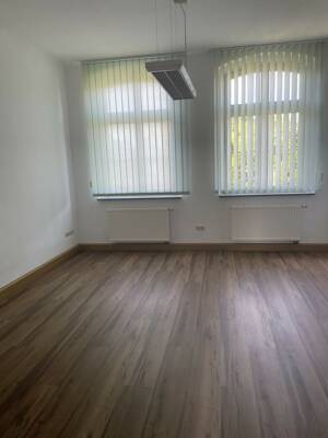Modernisiertes Mehrfamilienhaus mit attraktiver Gewerbeeinheit - Ihre Investitionschance! – 2929 Rothenburg/Oberlausitz – Vorschaubild 3